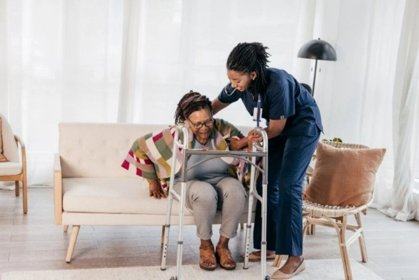 جلسات العلاج الطبيعي المنزلية